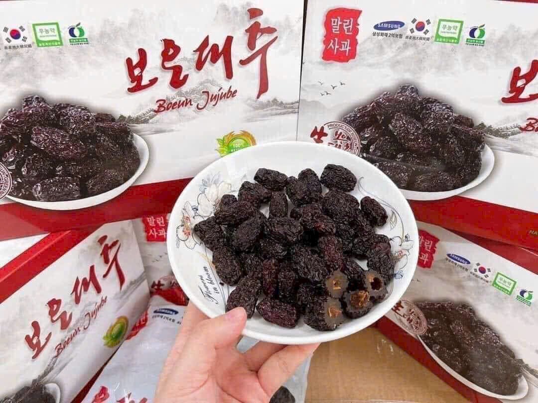 MỨT TÁO ĐEN KHÔ HÀN QUỐC HỘP 1KG