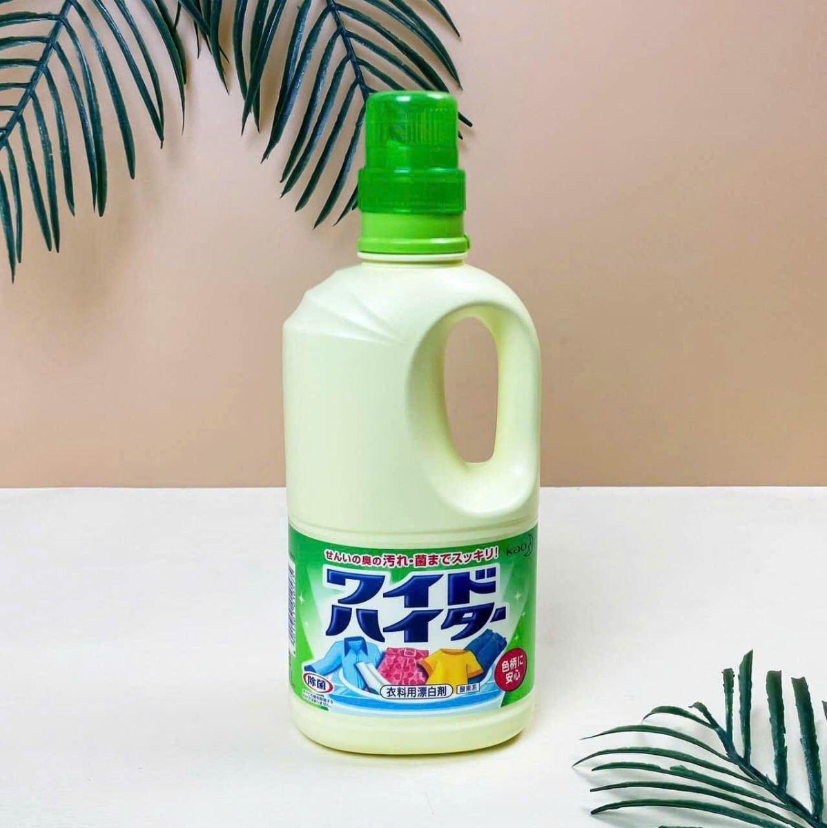 Nước tẩy quần áo màu Kao 1000ml Nhật Bản