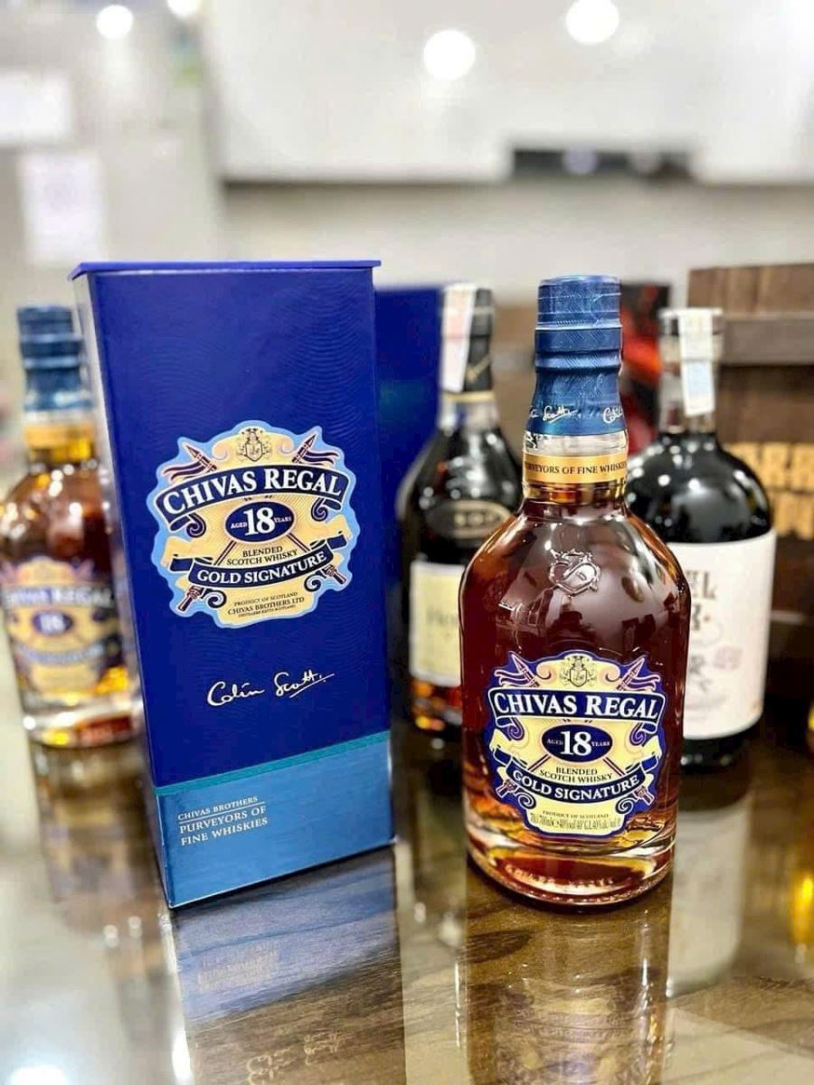 Rượu Chivas Regal 18 Scotland